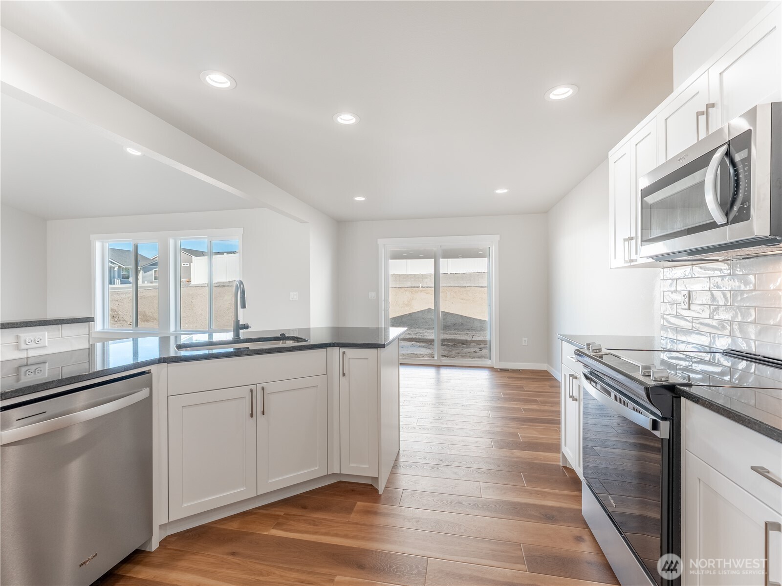 861 North Newport Loop East Wenatchee, WA 98802 - Photo 17 of 33