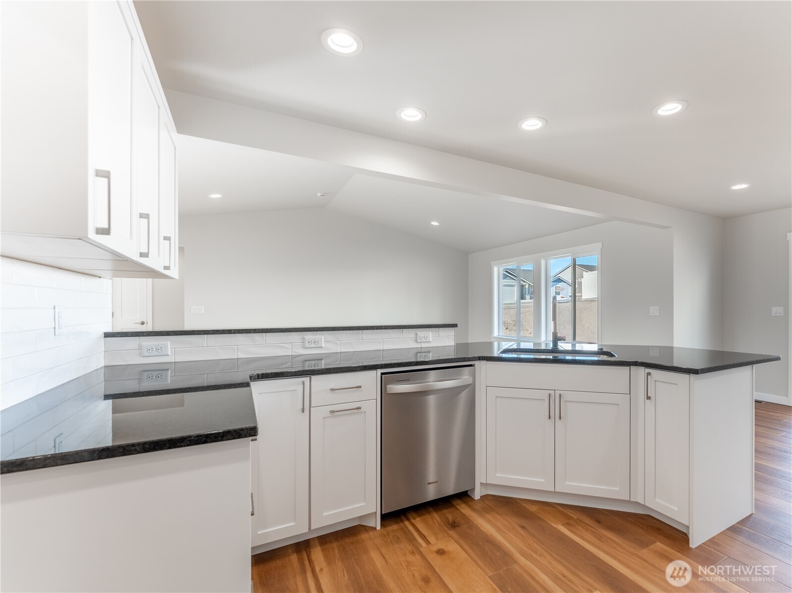 861 North Newport Loop East Wenatchee, WA 98802 - Photo 18 of 33