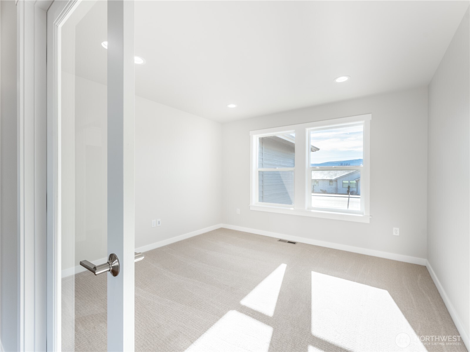 861 North Newport Loop East Wenatchee, WA 98802 - Photo 21 of 33