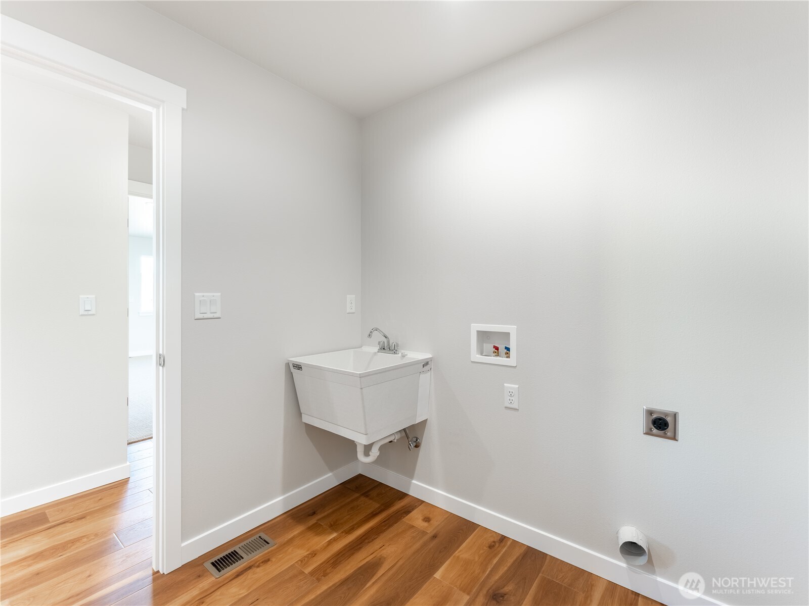 861 North Newport Loop East Wenatchee, WA 98802 - Photo 25 of 33