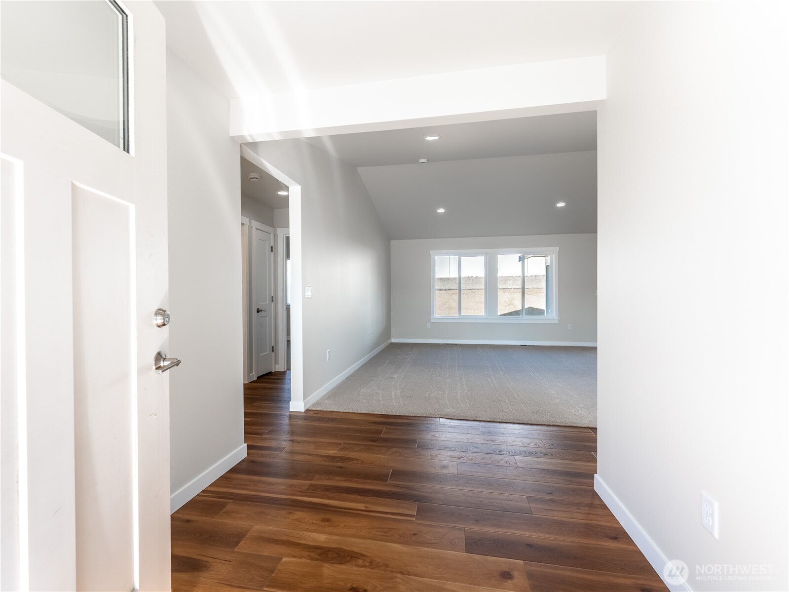 861 North Newport Loop East Wenatchee, WA 98802 - Photo 5 of 33