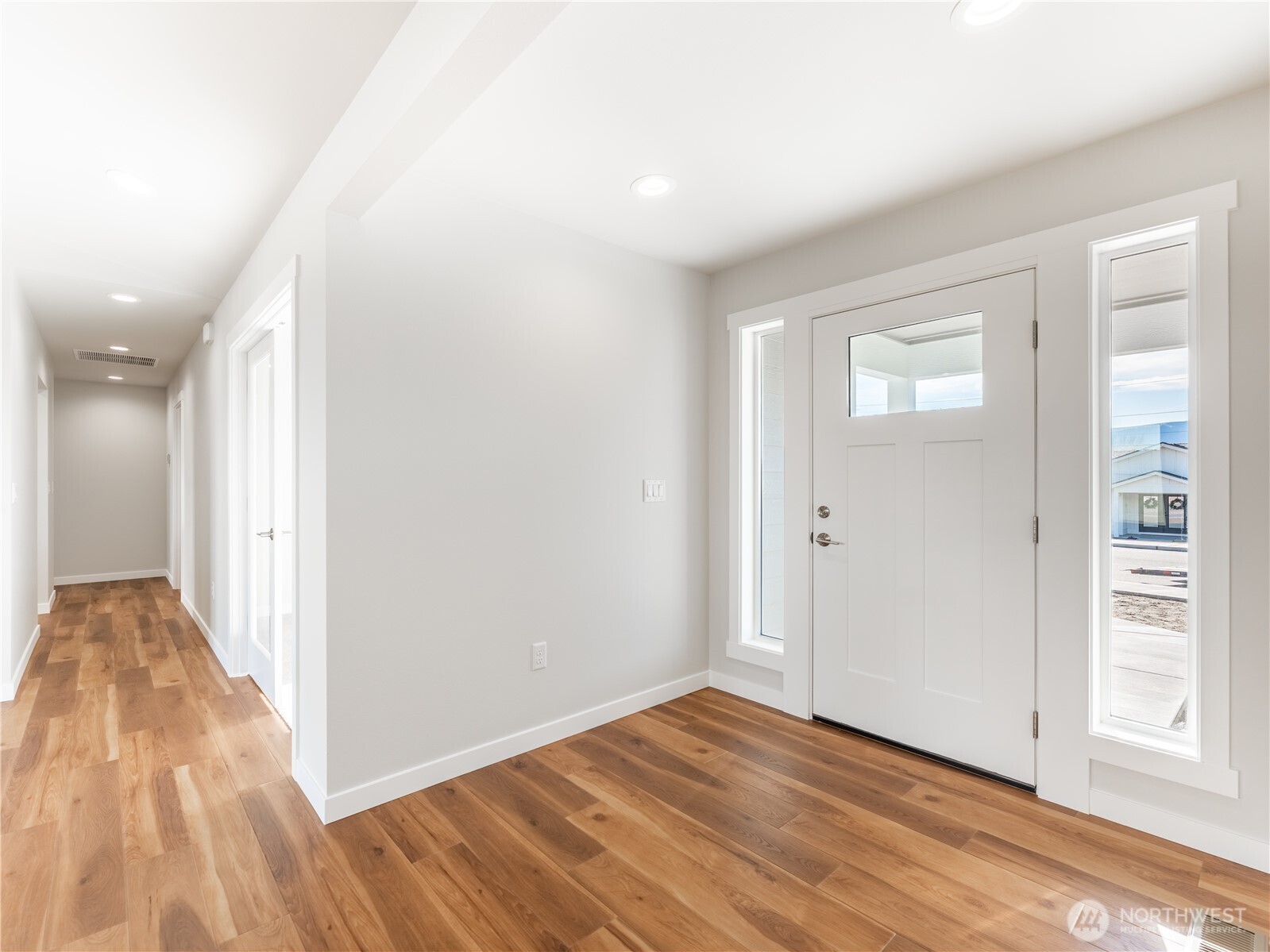 861 North Newport Loop East Wenatchee, WA 98802 - Photo 7 of 33