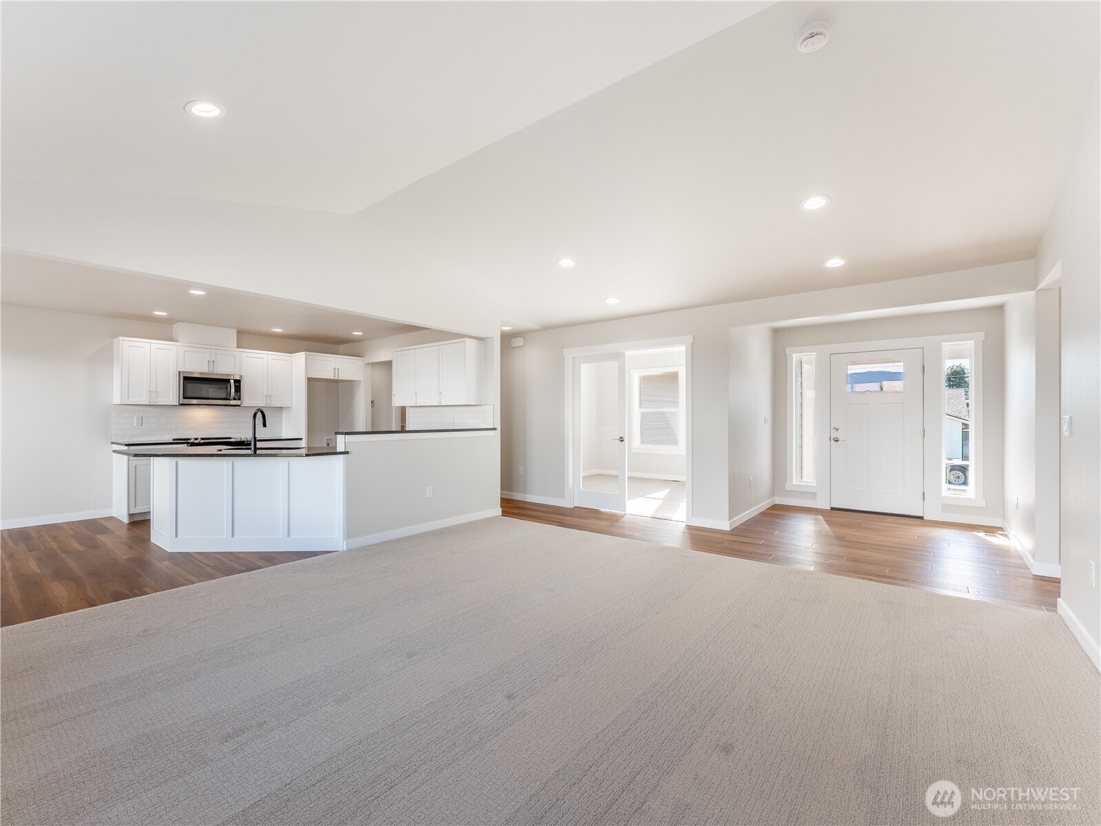 861 North Newport Loop East Wenatchee, WA 98802 - Photo 9 of 33