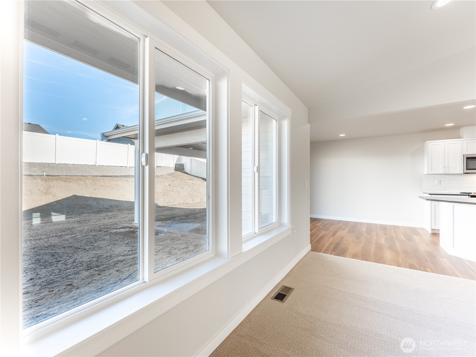 861 North Newport Loop East Wenatchee, WA 98802 - Photo 10 of 33