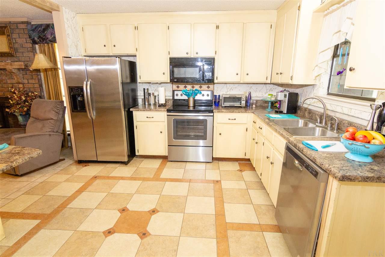 4280 April Road Pensacola, FL 32504 - Photo 7 of 40 Gallery Image 7