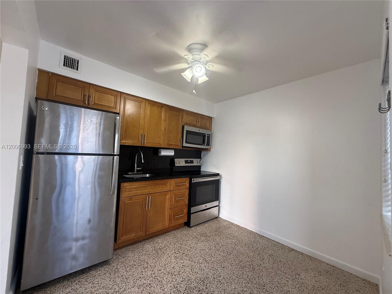 43 Northwest 76th Avenue Miami, FL 33126 - Photo 6 of 11