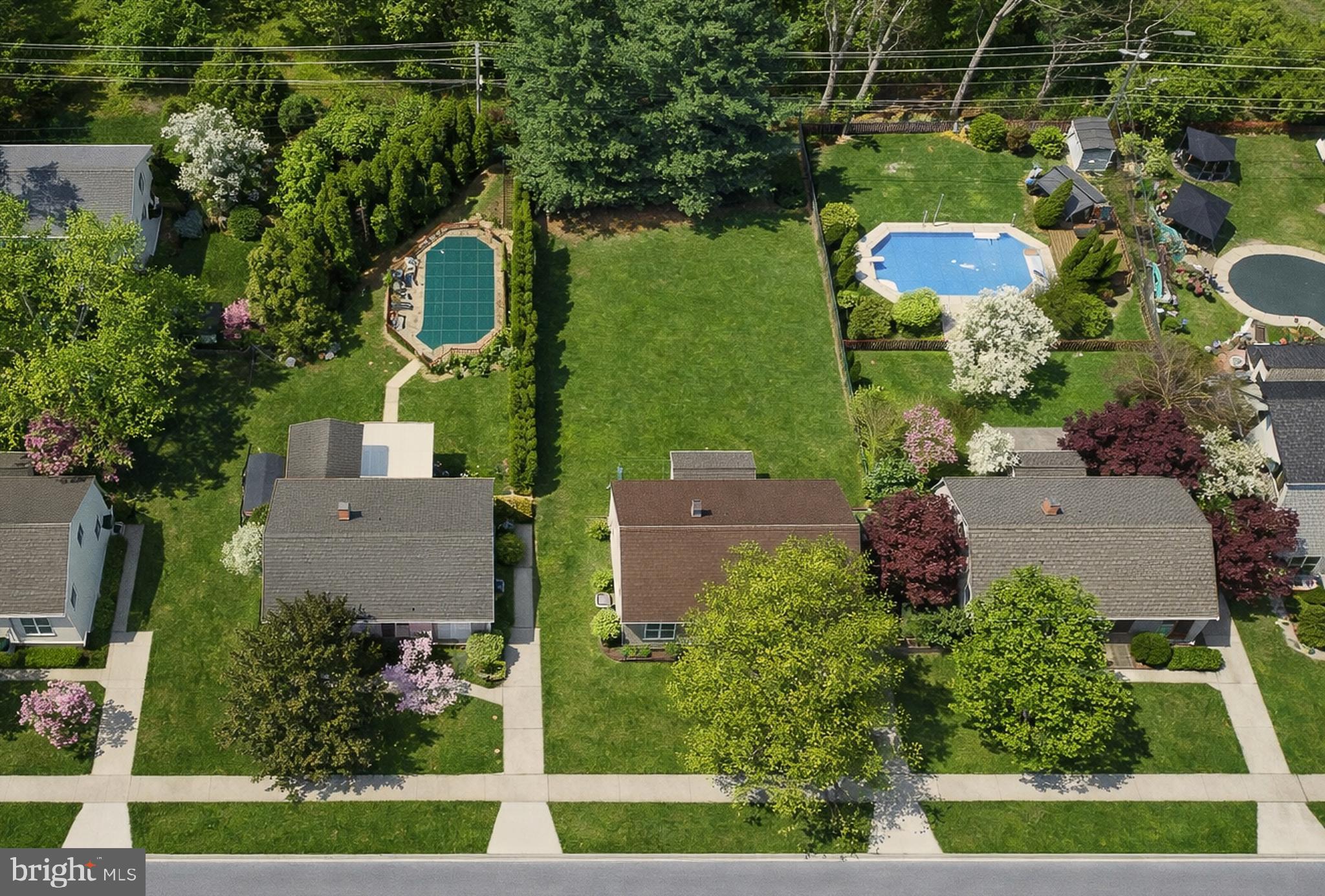 264 East Padonia Road Cockeysville, MD 21030 - Photo 6 of 53 an aerial view of a house with a garden and yard