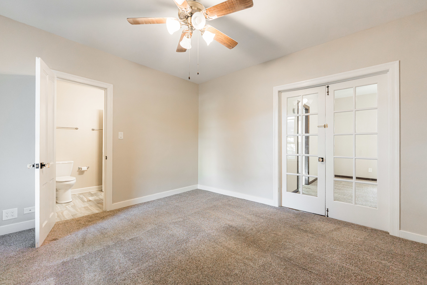 113 Elm Street, Unit B Elgin, IL 60123 - Photo 13 of 22 a view of an empty room and chandelier fan