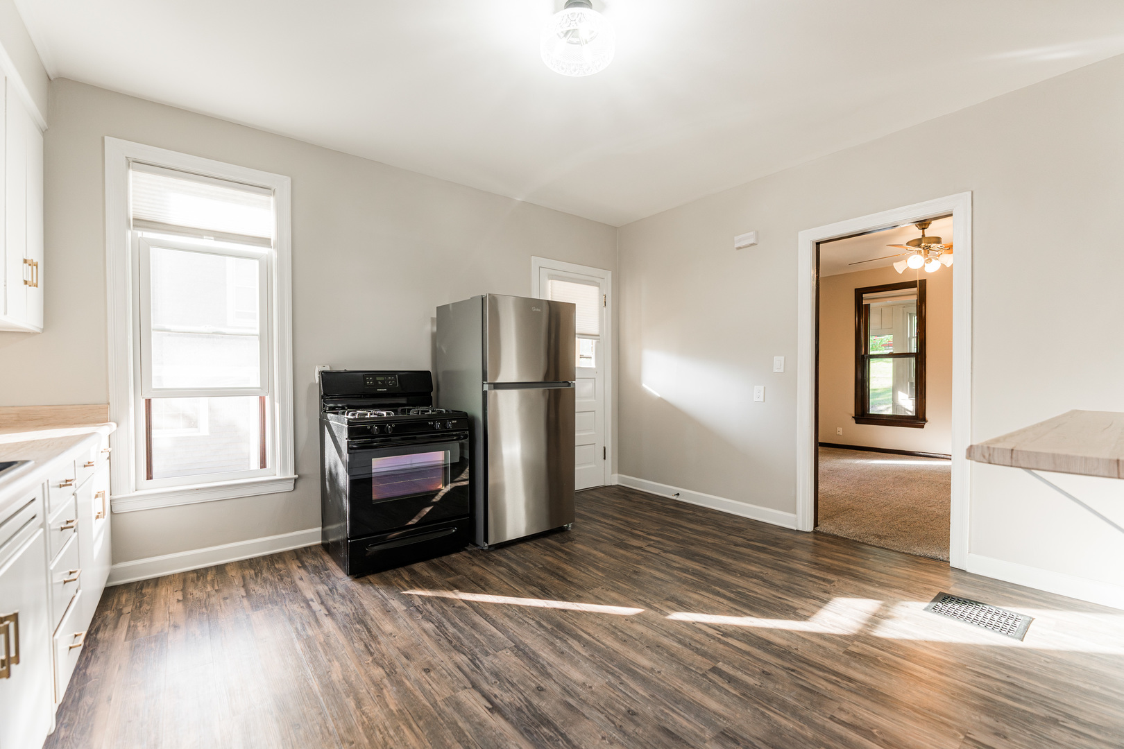 113 Elm Street, Unit B Elgin, IL 60123 - Photo 10 of 22