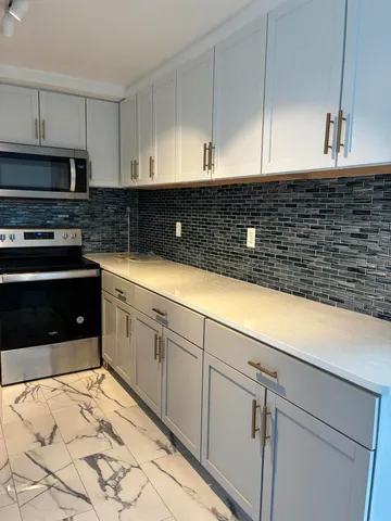 $110,000 | 8900 East Jefferson Avenue, Unit 632, Detroit, MI 48214