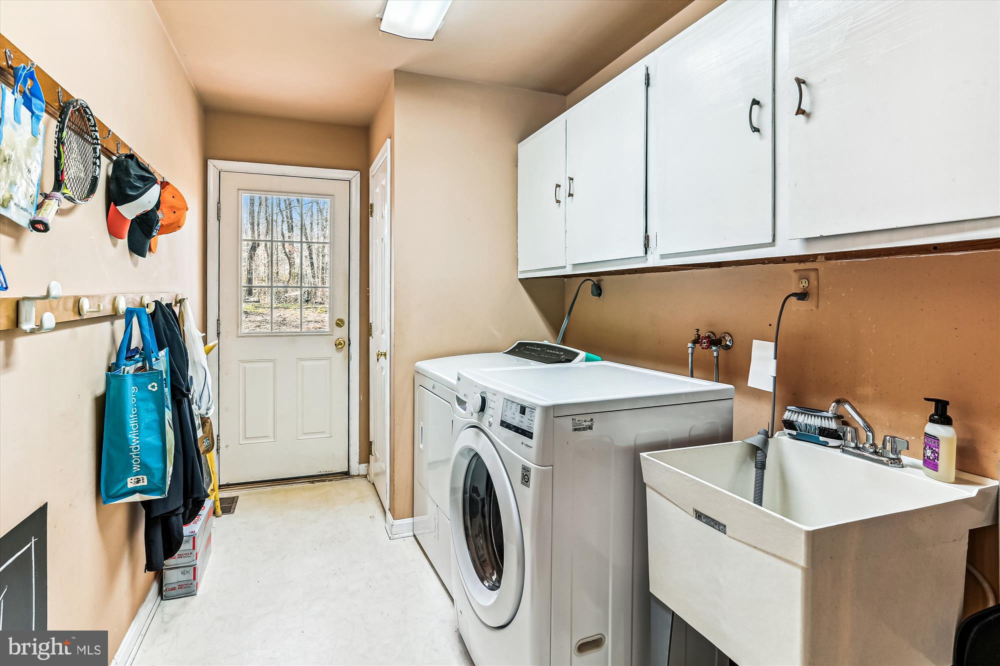 128 Claiborne Road Edgewater, MD 21037 - Photo 28 of 68 Main Level Laundry/Mud Room