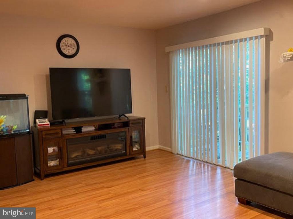 5911 Grand Banks Road Columbia, MD 21044 - Photo 11 of 30 Living Room