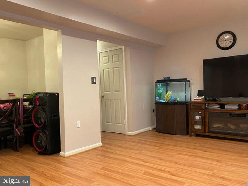 5911 Grand Banks Road Columbia, MD 21044 - Photo 12 of 30 Living Room