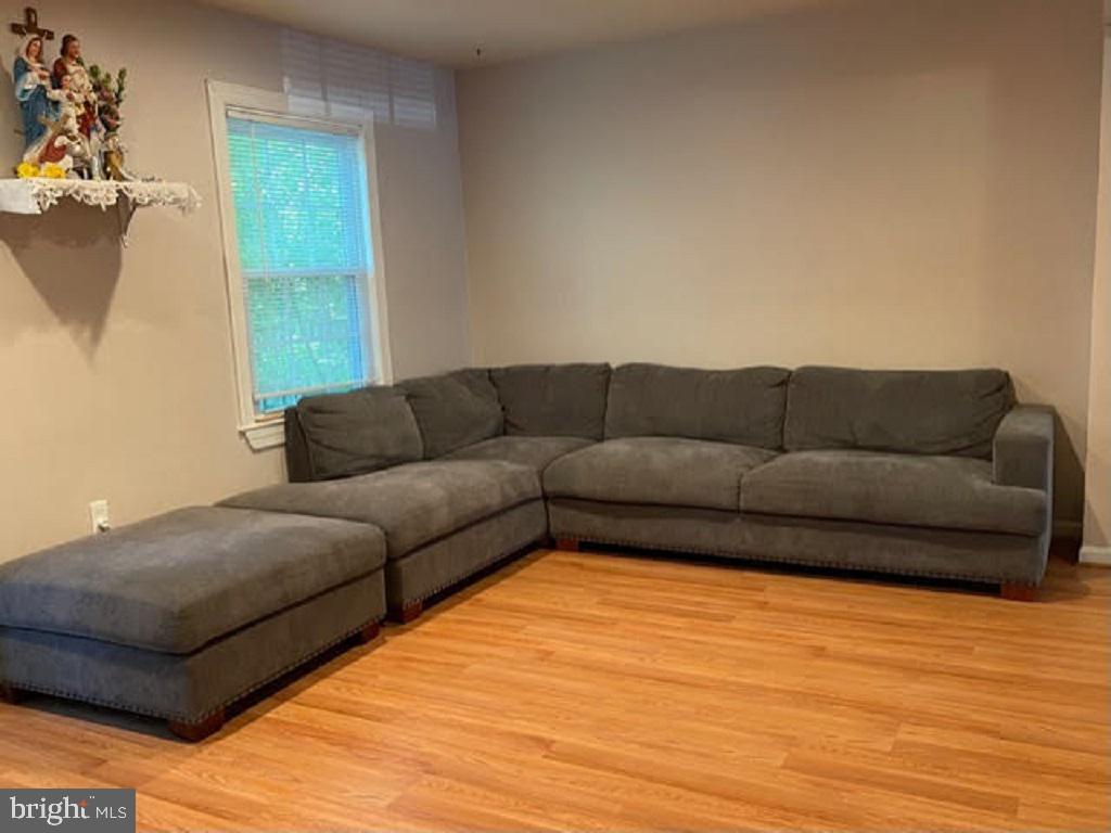 5911 Grand Banks Road Columbia, MD 21044 - Photo 13 of 30 Living Room