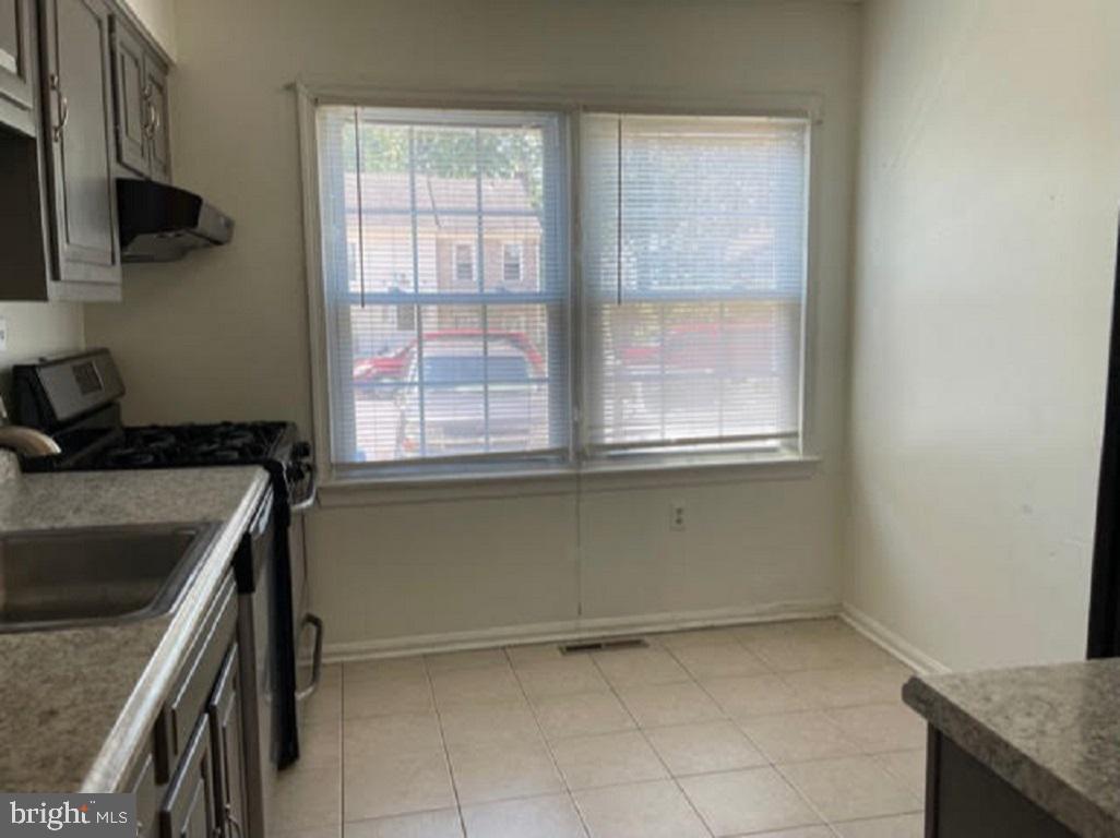 5911 Grand Banks Road Columbia, MD 21044 - Photo 10 of 30 Kitchen