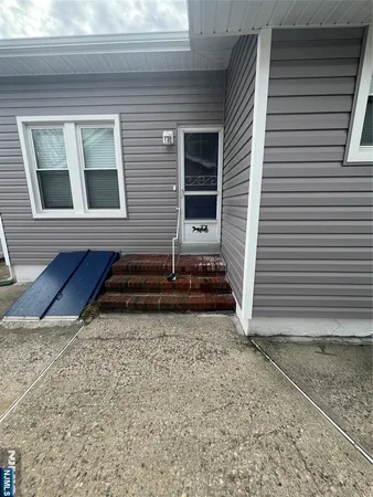 $1,750 | 122 Vreeland Avenue, Unit 2, Clifton, NJ 07011