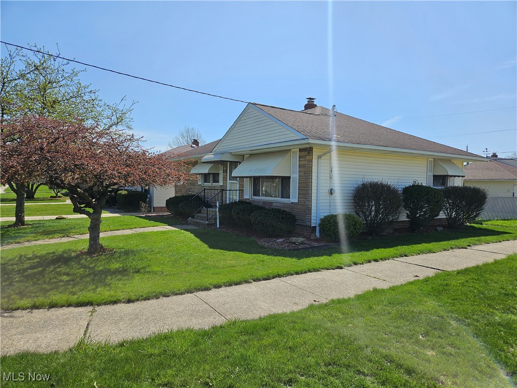 9127 Biddulph Road Brooklyn, OH 44144 - Photo 2 of 33