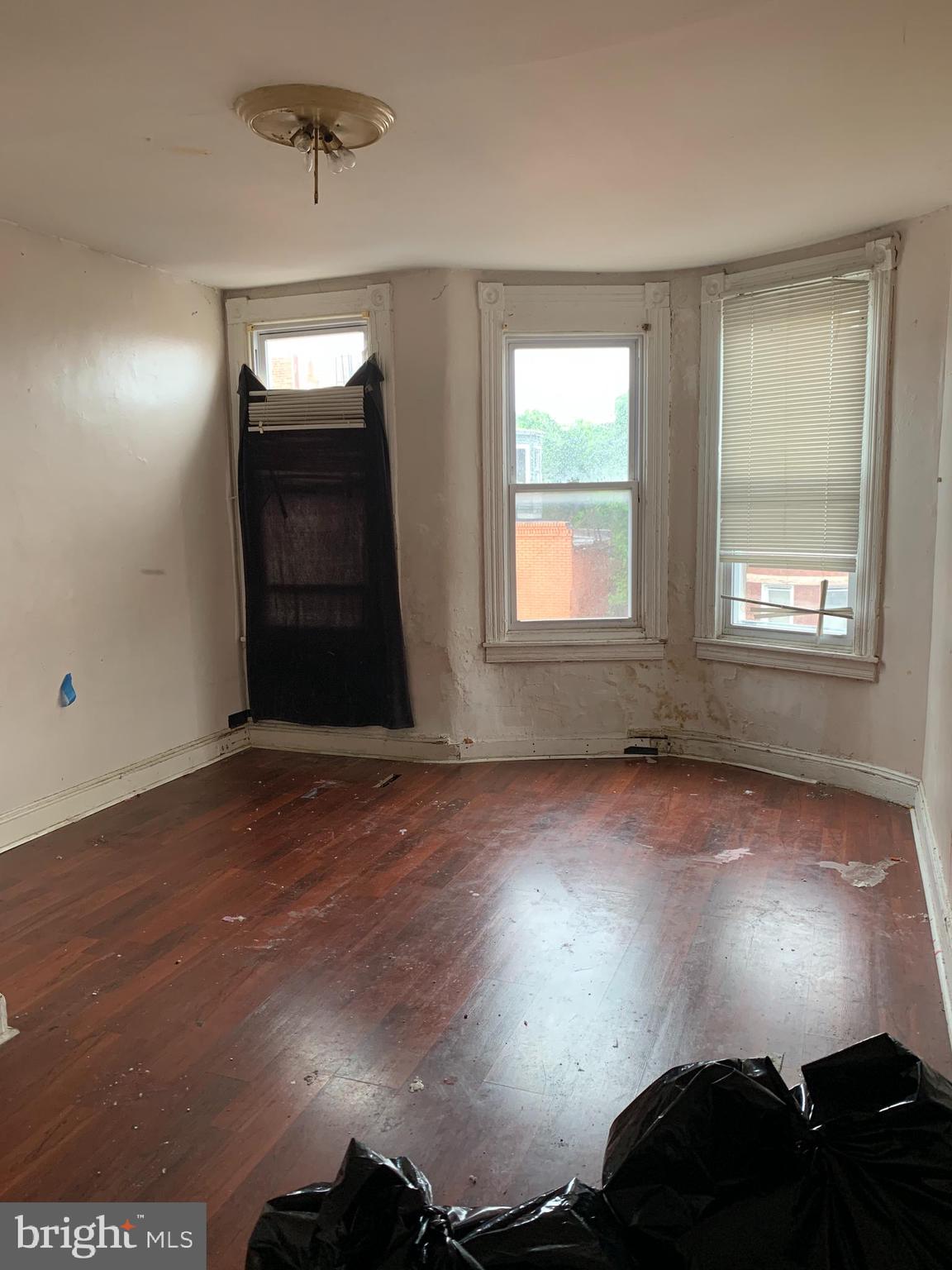 1826 Appleton Street Baltimore, MD 21217 - Photo 3 of 21