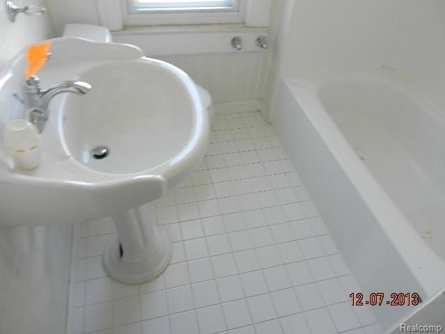 3250 Cumberland Road Berkley, MI 48072 - Photo 17 of 27 DSCN7352.jpg