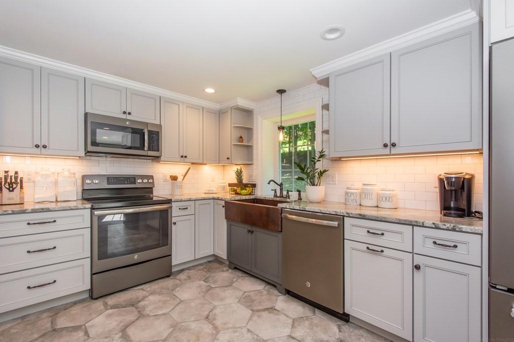 336 Cook Marlborough, MA 01752 - Photo 4 of 24 Gallery Image 4
