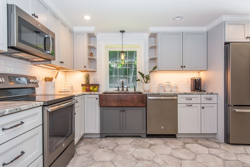 336 Cook Marlborough, MA 01752 - Photo 6 of 24 Gallery Image 6