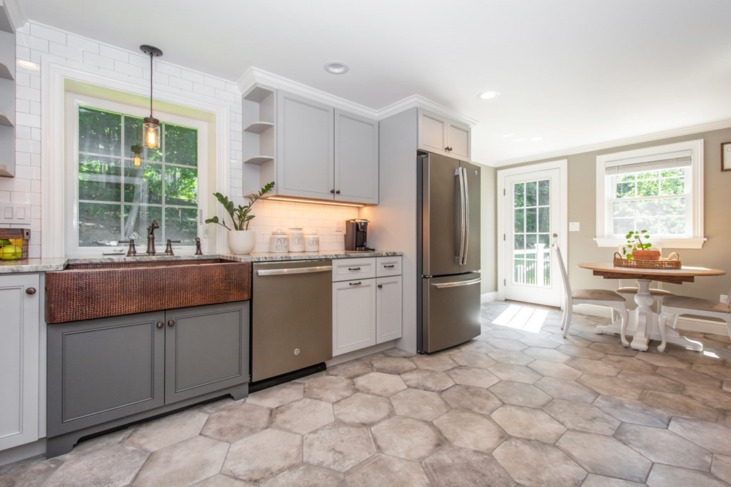 336 Cook Marlborough, MA 01752 - Photo 7 of 24 Gallery Image 7