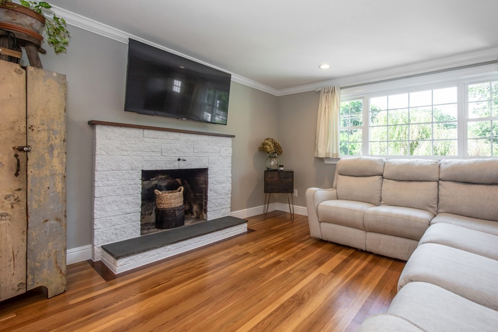 336 Cook Marlborough, MA 01752 - Photo 10 of 24 Gallery Image 10