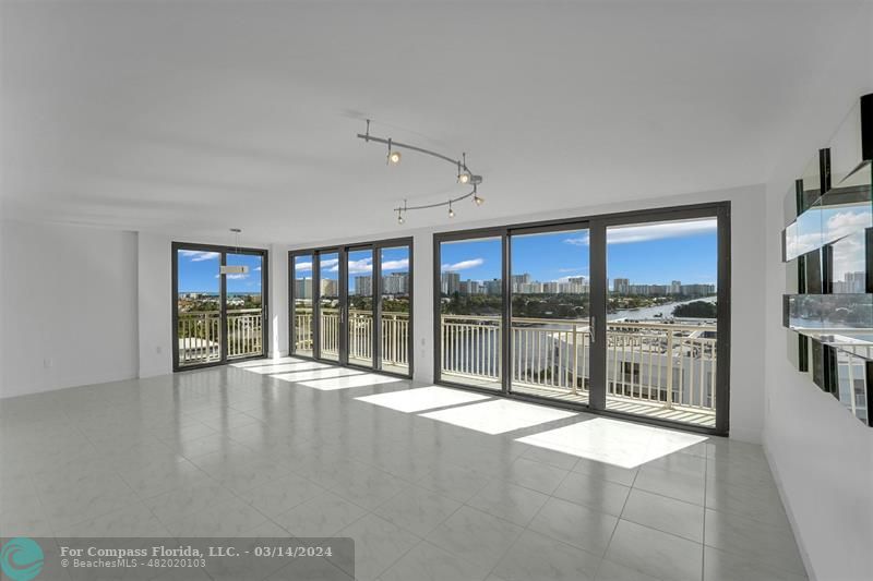 3100 Northeast 48th St Unit 817  