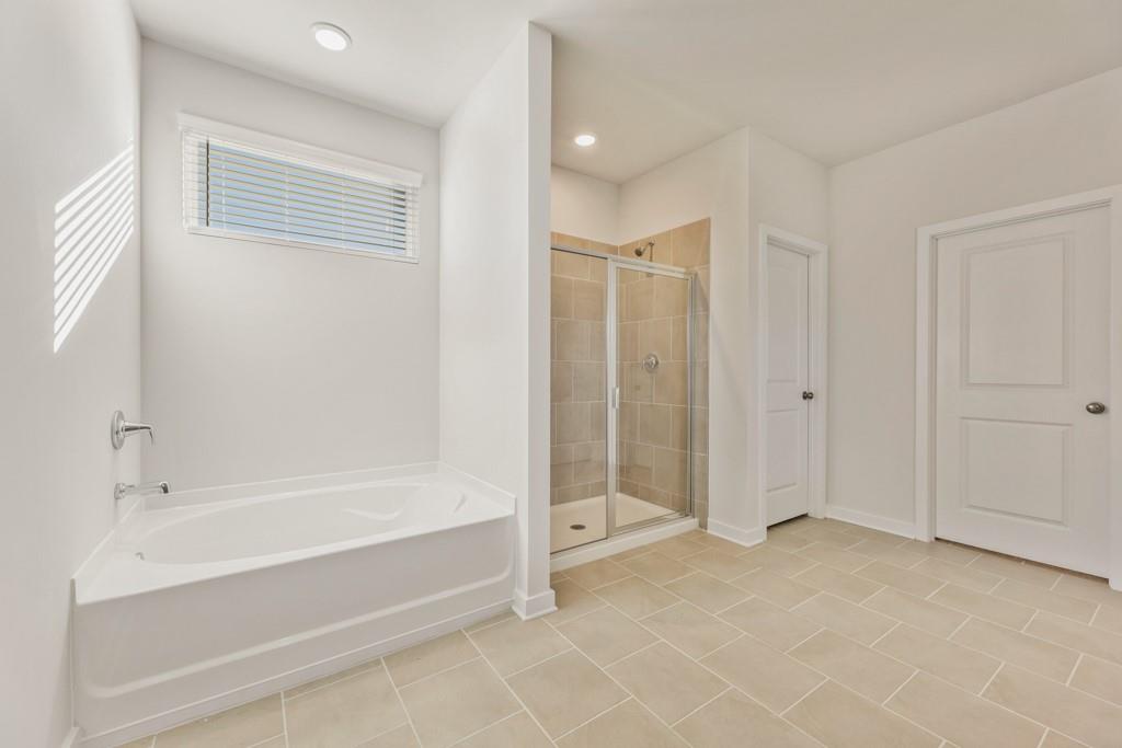 6725 Settingdown Crk Drive Dawsonville, GA 30534 - Photo 24 of 41 a spacious bathroom with a bathtub and a shower