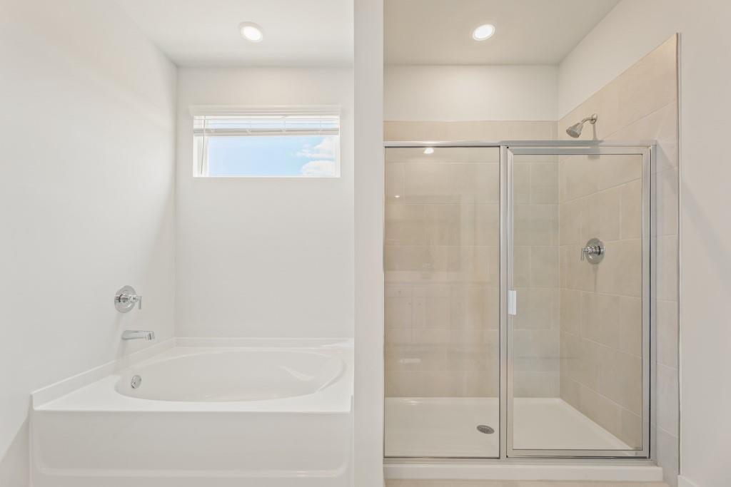 6725 Settingdown Crk Drive Dawsonville, GA 30534 - Photo 25 of 41 a bathroom with a bathtub