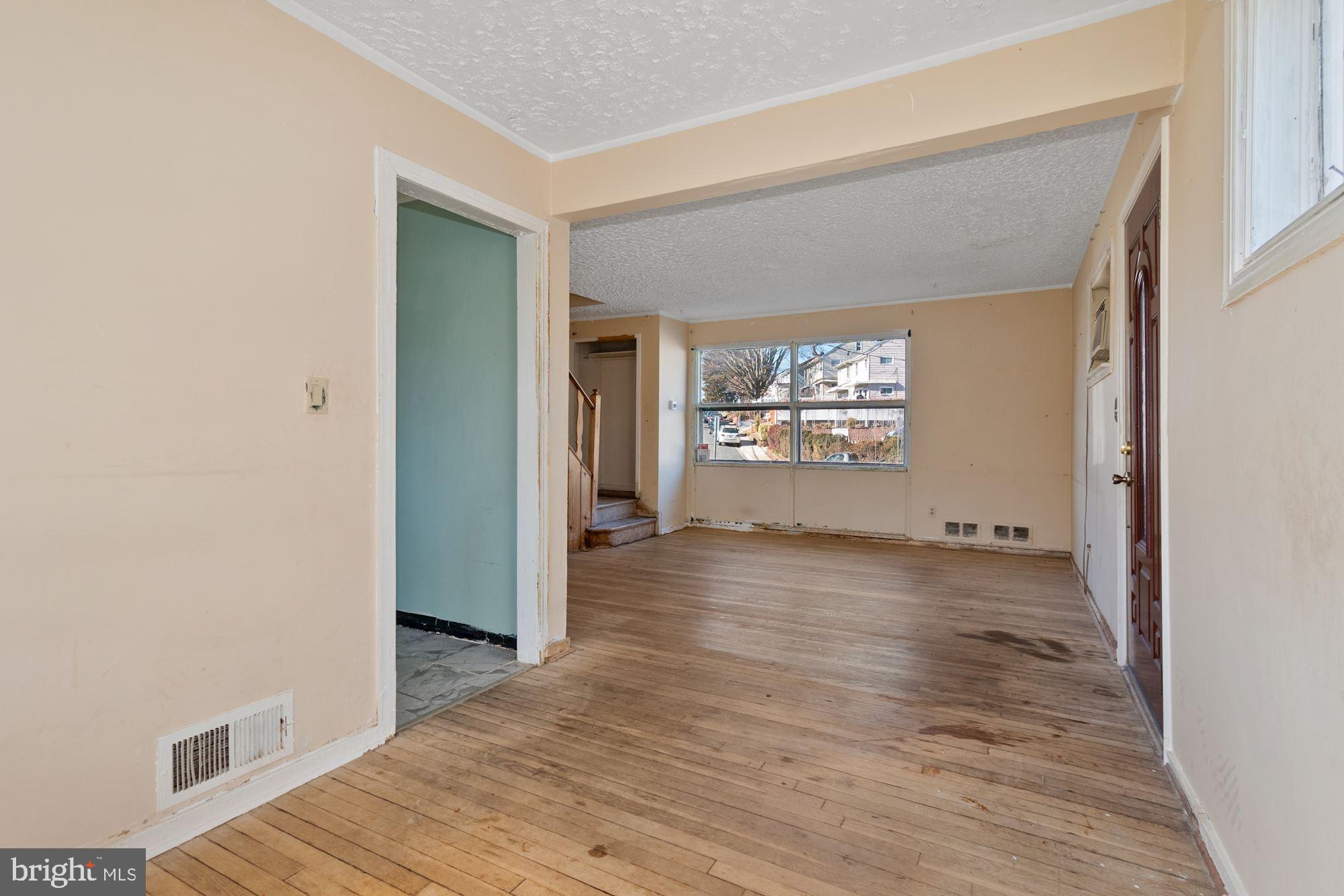 12107 Bluhill Road Silver Spring, MD 20902 - Photo 11 of 31 Dining Room