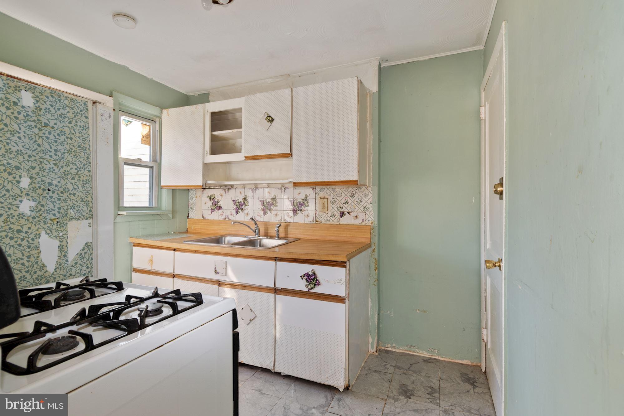 12107 Bluhill Road Silver Spring, MD 20902 - Photo 12 of 31 Kitchen