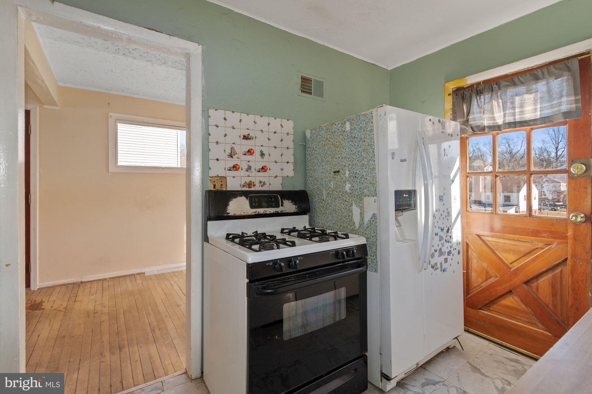 12107 Bluhill Road Silver Spring, MD 20902 - Photo 13 of 31 Kitchen