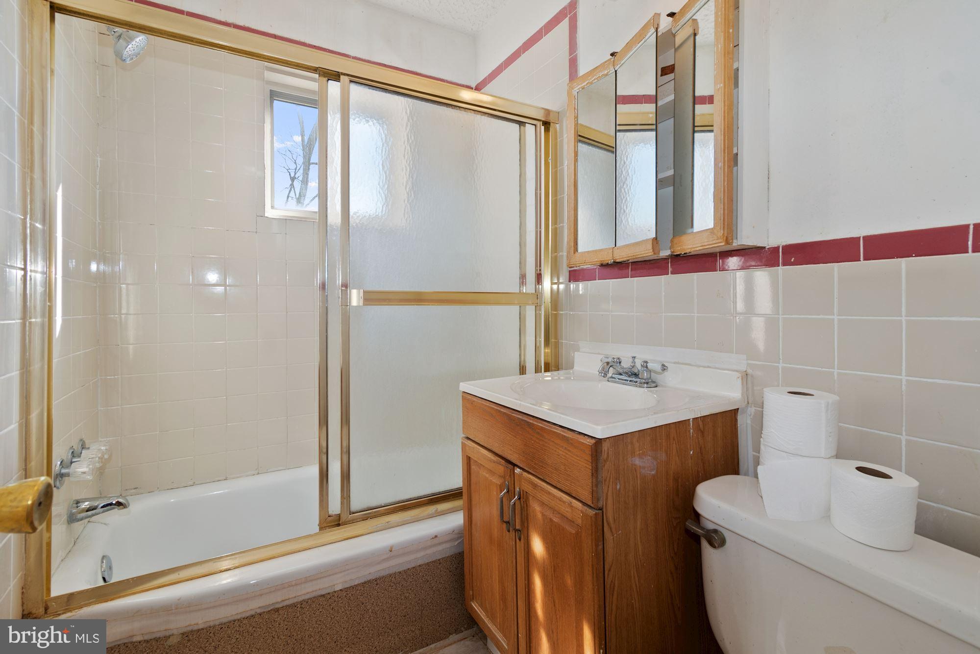 12107 Bluhill Road Silver Spring, MD 20902 - Photo 22 of 31 Full Bath