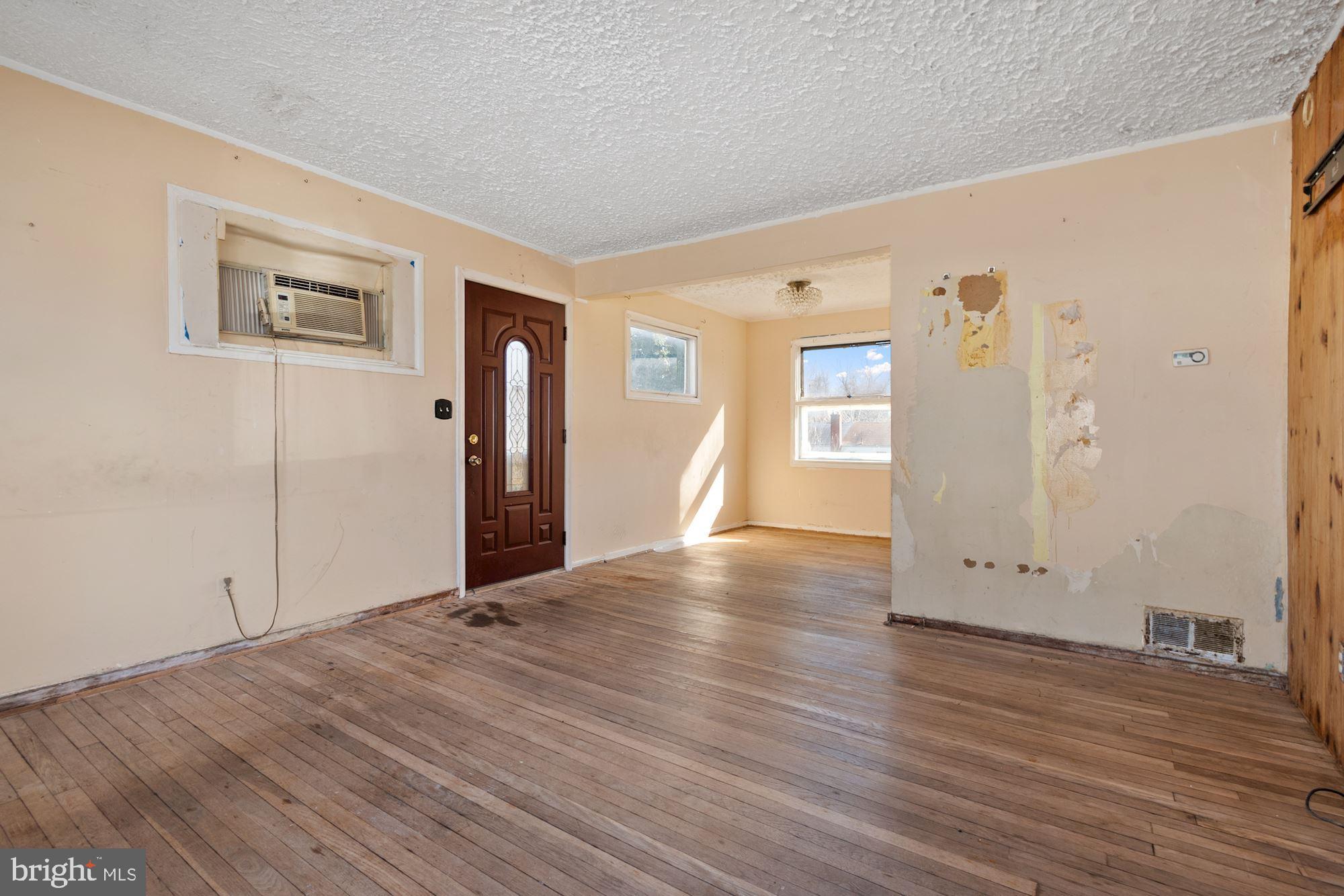 12107 Bluhill Road Silver Spring, MD 20902 - Photo 6 of 31 Living Room