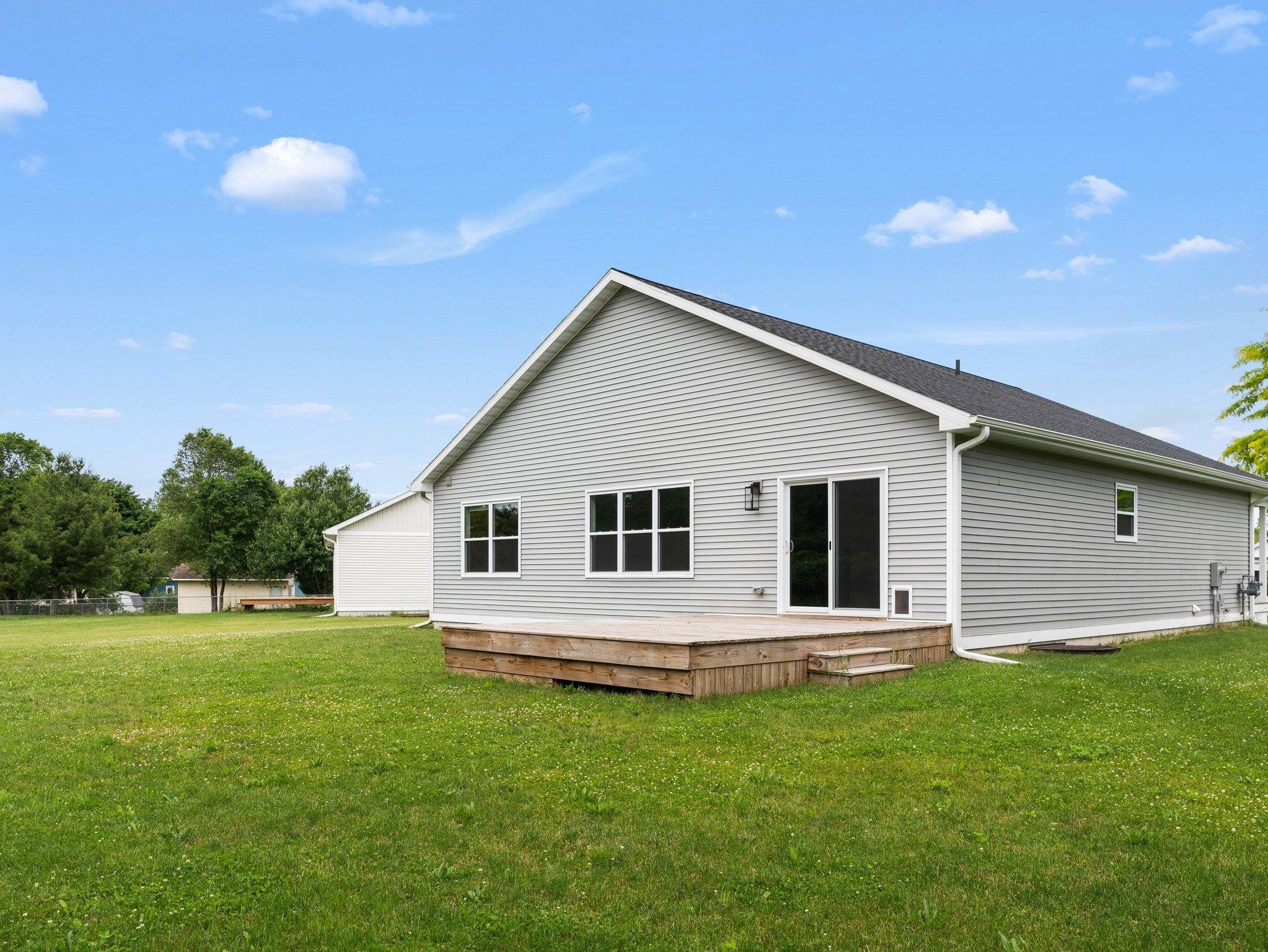 863 Holly Road Cadillac, MI 49601 - Photo 9 of 67 1923757-d1aebf9f-6c7c-49d2-8542-db41cd9231ea.JPG