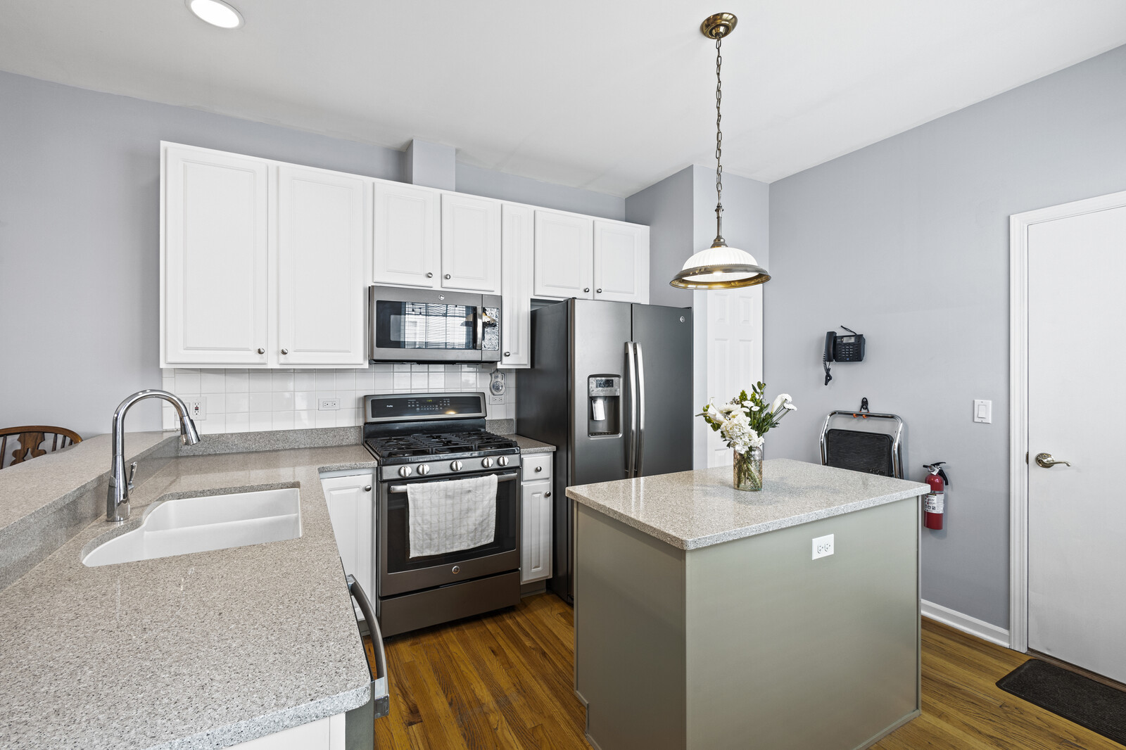 1006 Cedar Street Park Ridge, IL 60068 - Photo 14 of 34 Gallery Image 14