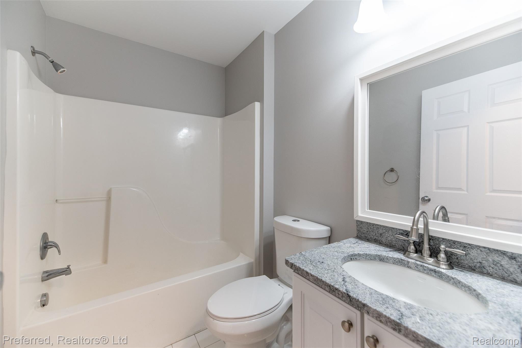 50115 Harding Street Canton, MI 48188 - Photo 18 of 26 Updated full bath