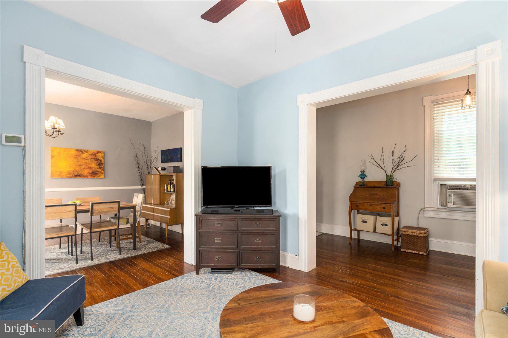 505 Cedarcroft Road Baltimore, MD 21212 - Photo 8 of 48 Living Room