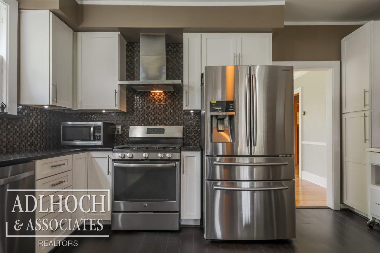 1405 Devonshire Road Grosse Pointe, MI 48230 - Photo 3 of 24 31382339-2.JPG