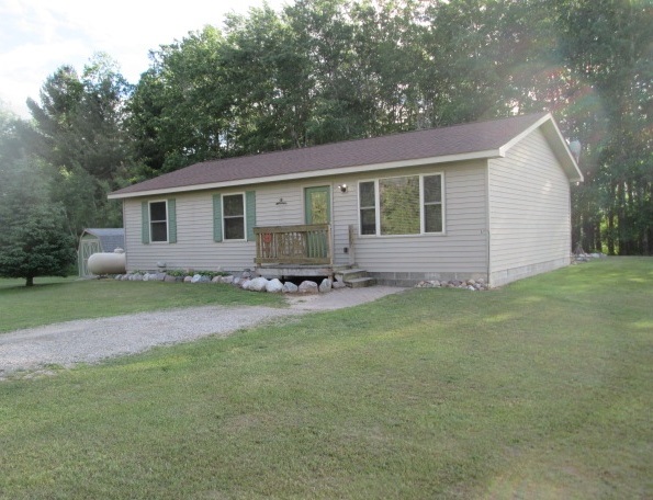 879 Sensabaugh Road Lupton, MI 48635 - Photo 1 of 20 1817979.JPG