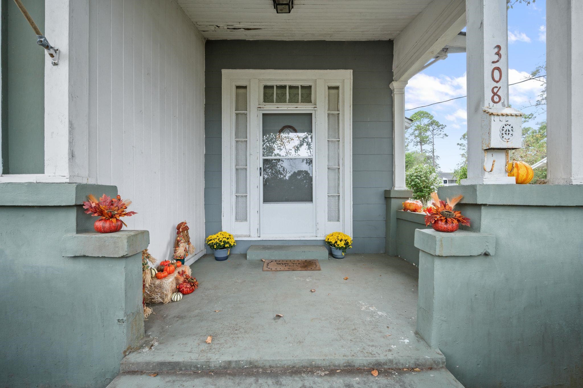 308 South Presley Street Atmore, AL 36502 - Photo 11 of 27 Entry
