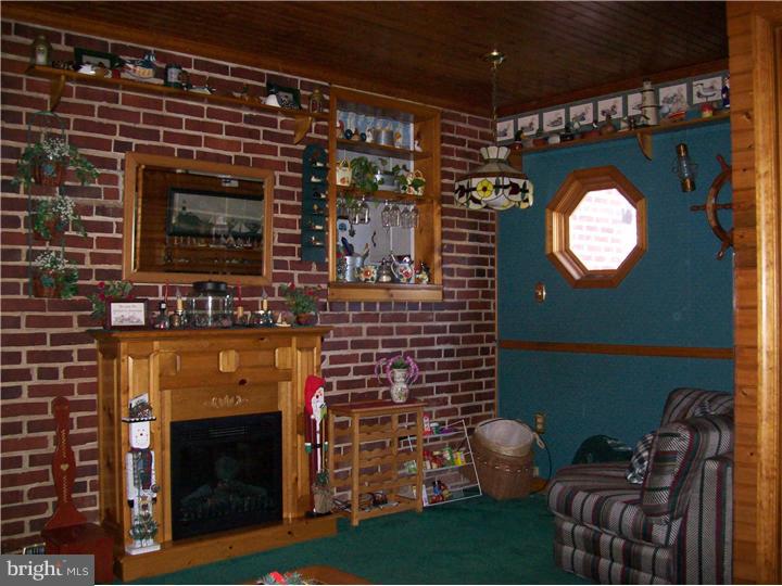 416 East Rodgers Street Ridley Park, PA 19078 - Photo 11 of 25 Family Room