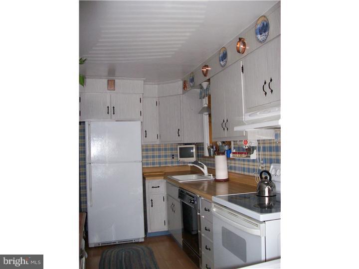 416 East Rodgers Street Ridley Park, PA 19078 - Photo 8 of 25 Kitchen