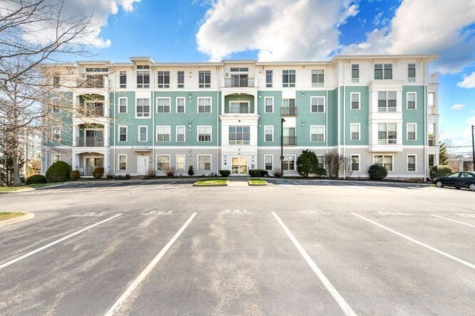 4 Repton Place, Unit 4105 Watertown, MA 02472 - Photo 4 of 40