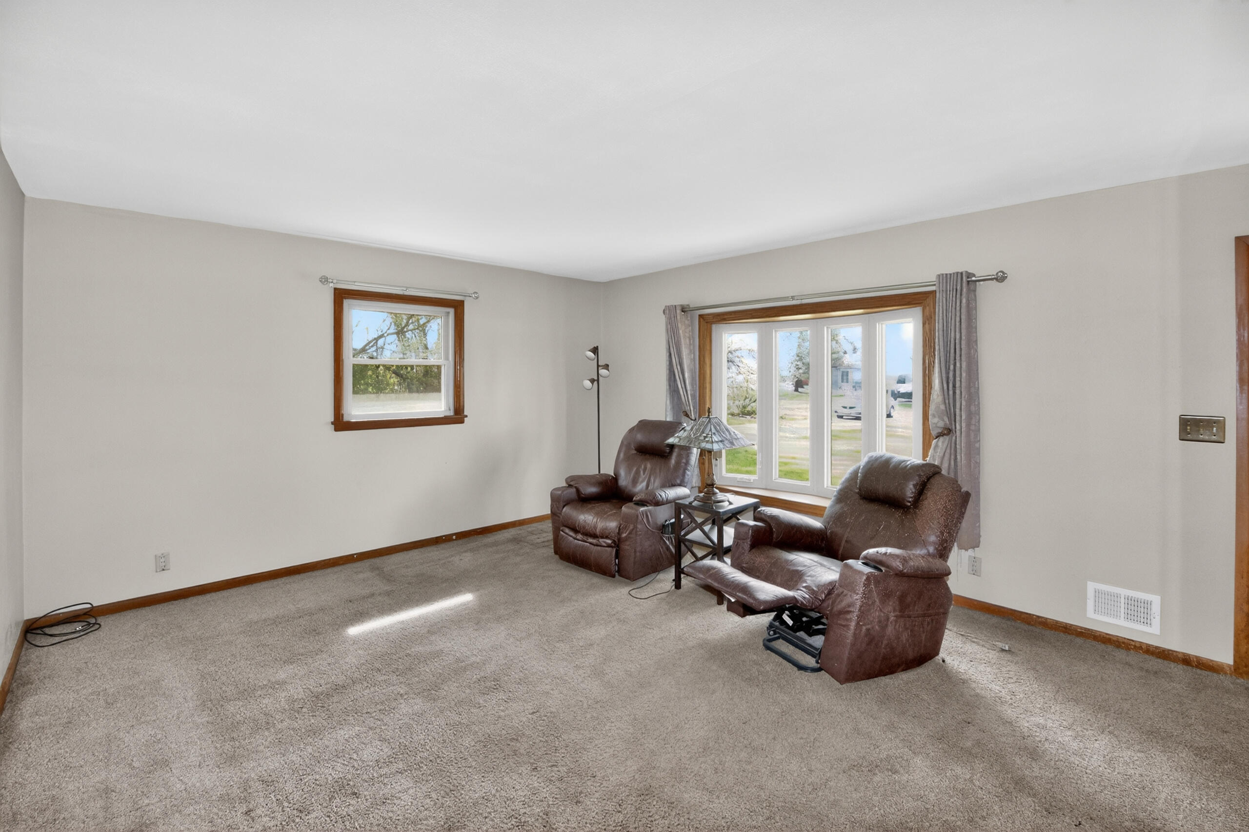 3440 West 5 Mile Road Raymond, WI 53108 - Photo 5 of 27 Living Room