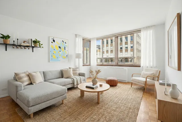 $865,000 | 235 East 40th Street, Unit 39E | Murray Hill