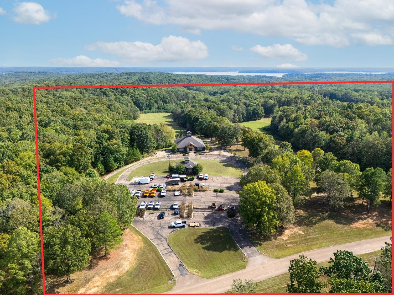 900 Olde Tennessee Trail Springville, TN 38256 - Photo 33 of 36 an aerial view of a house with a garden