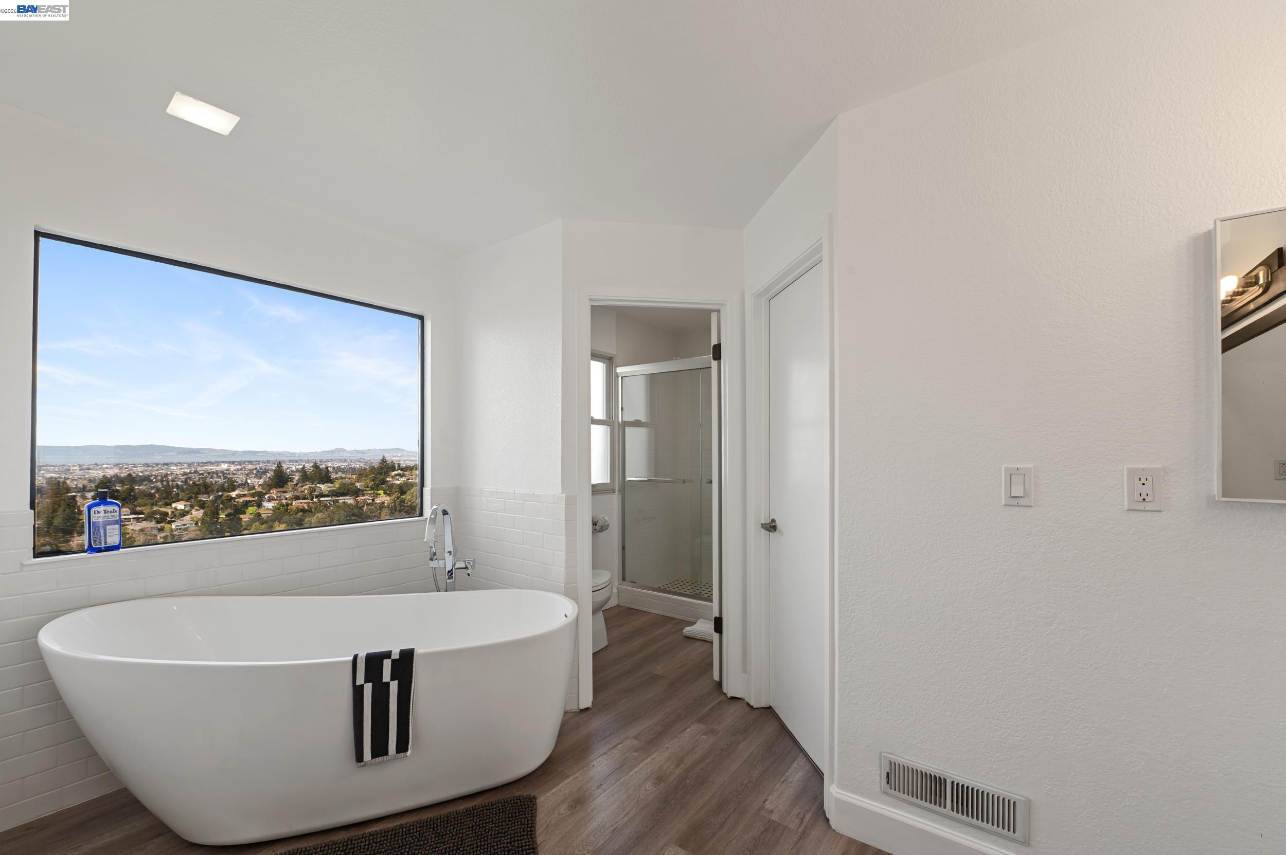 4384 Redwood Road Oakland, CA 94619 - Photo 25 of 54