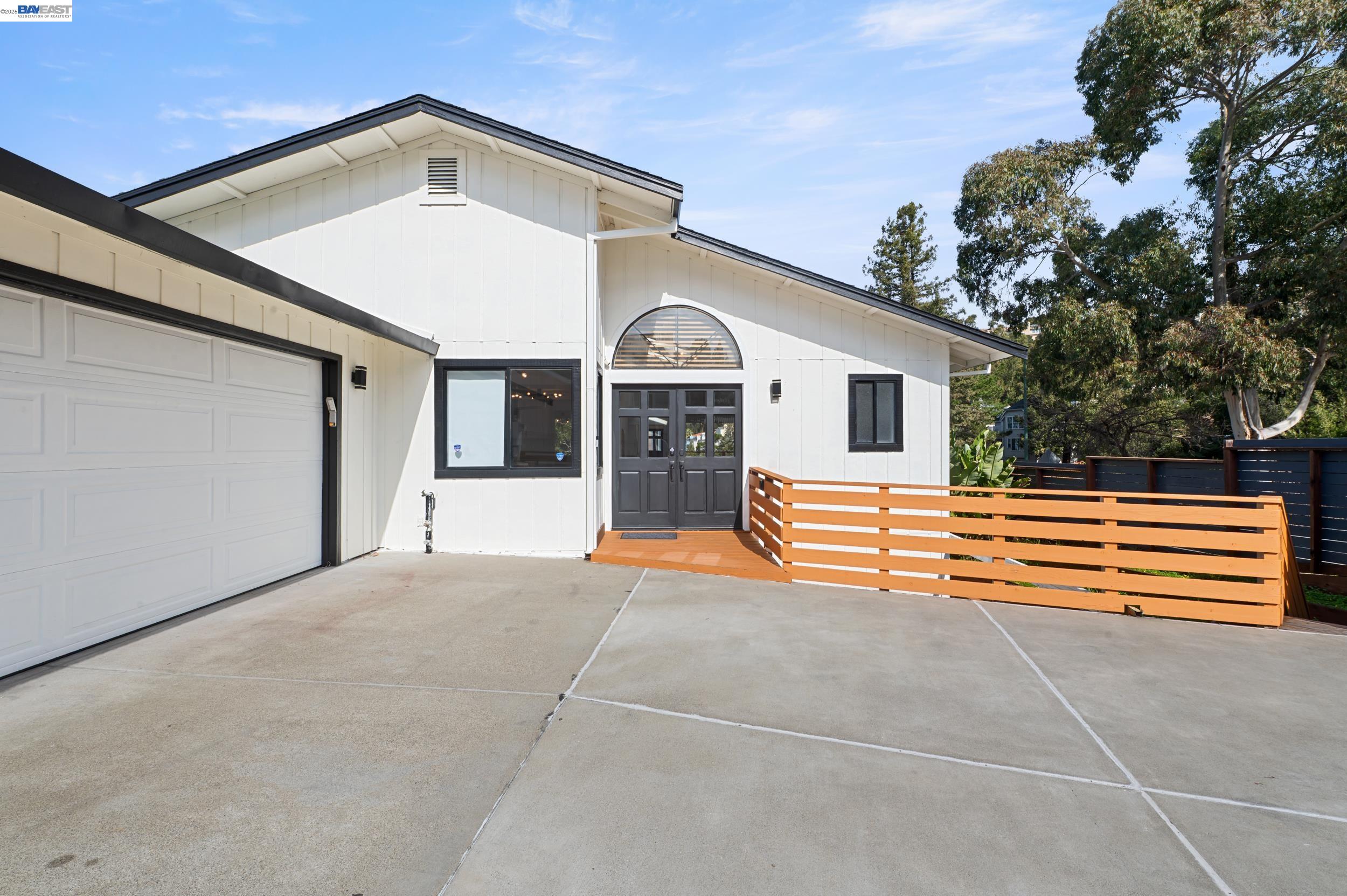4384 Redwood Road Oakland, CA 94619 - Photo 3 of 54